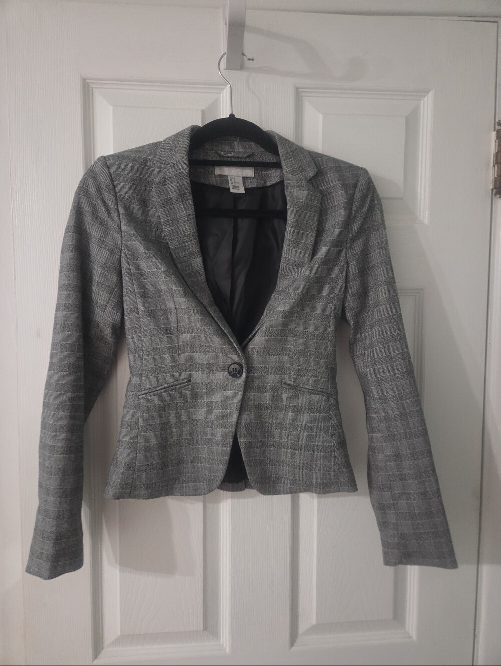H&M Gray Plaid Fitted Single-Button Women's Blazer. 2